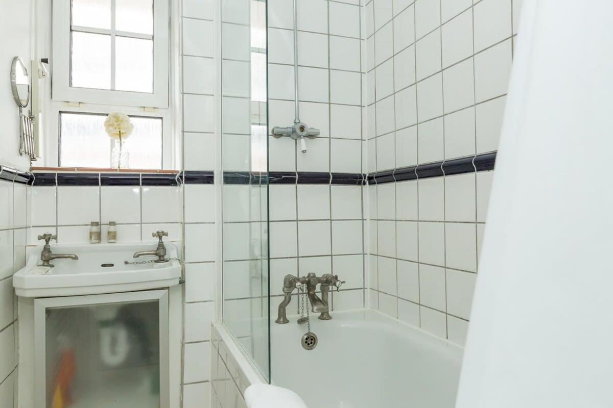 Convenient 2 Bedroom Apartment In Waterloo Londres Exterior foto